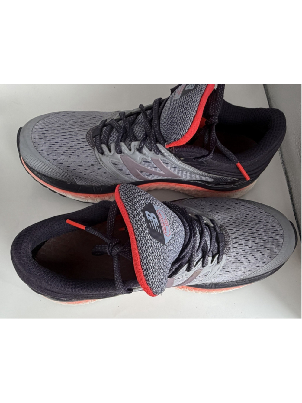 New Balance Women's Fresh Foam Sneakers Athletic Shoes W1080PC8 Size 9 Purple - Picture 5 of 8